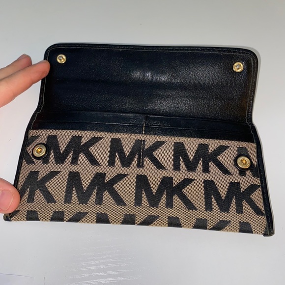 Michael kors clutch - Picture 3 of 4